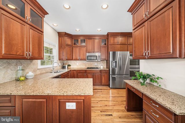 1588 N COLONIAL TER, Arlington, VA 22209