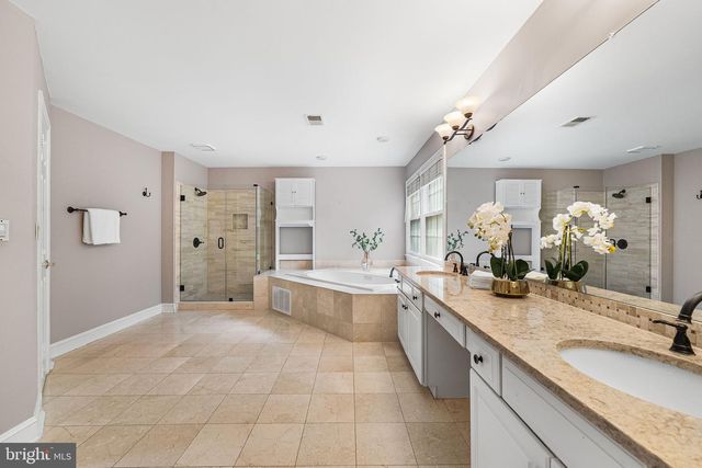 1588 N COLONIAL TER, Arlington, VA 22209