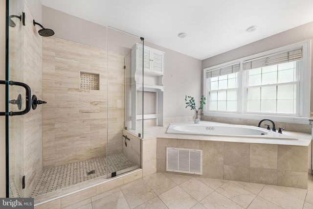 1588 N COLONIAL TER, Arlington, VA 22209