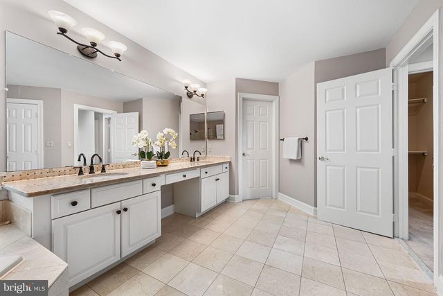 1588 N COLONIAL TER, Arlington, VA 22209