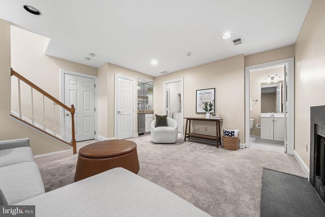1588 N COLONIAL TER, Arlington, VA 22209