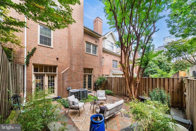 1588 N COLONIAL TER, Arlington, VA 22209