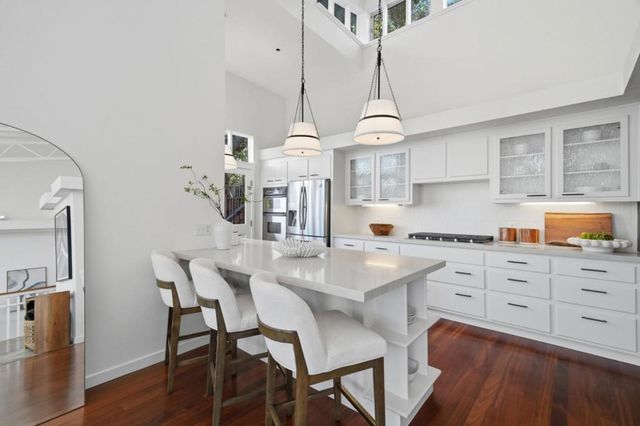 527 Lake Boulevard, Redwood City, CA 94062