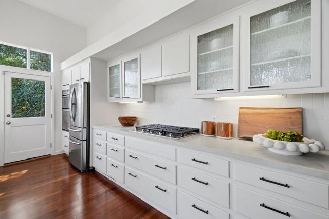 527 Lake Boulevard, Redwood City, CA 94062
