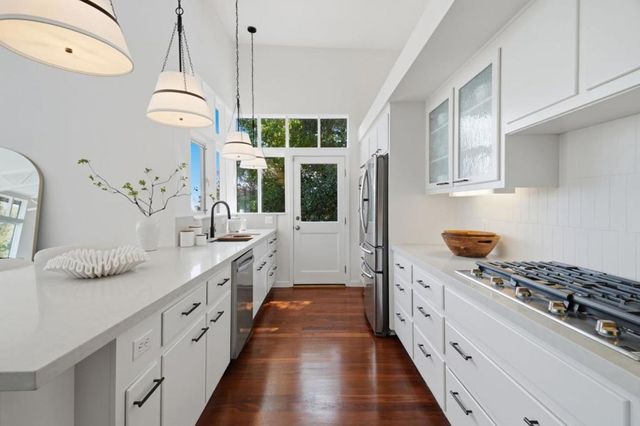 527 Lake Boulevard, Redwood City, CA 94062