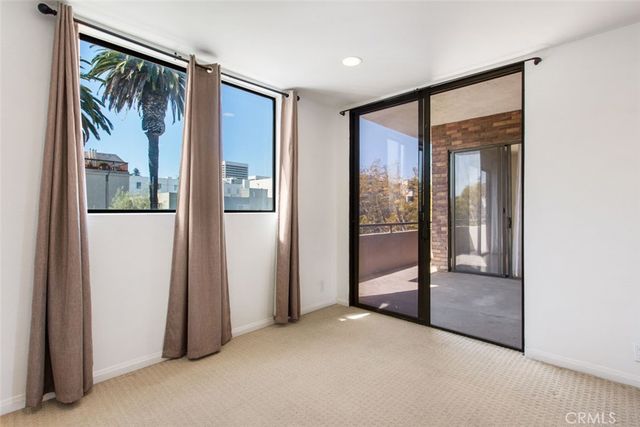 1880 Veteran Avenue, Los Angeles, CA 90025