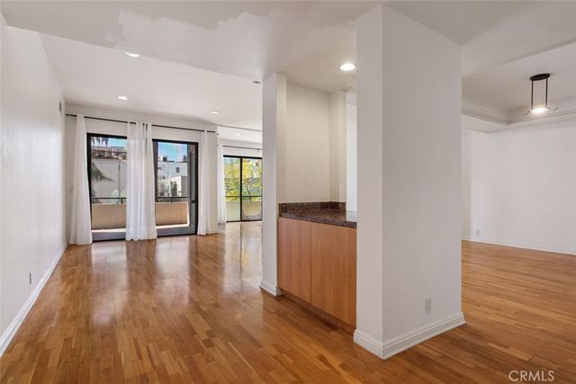 1880 Veteran Avenue, Los Angeles, CA 90025