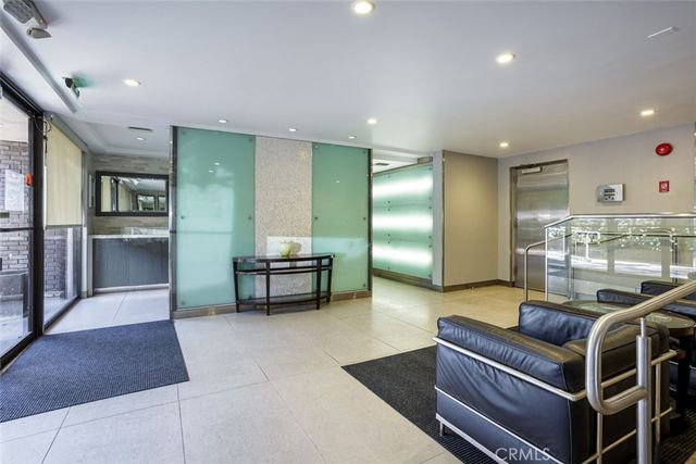 1880 Veteran Avenue, Los Angeles, CA 90025