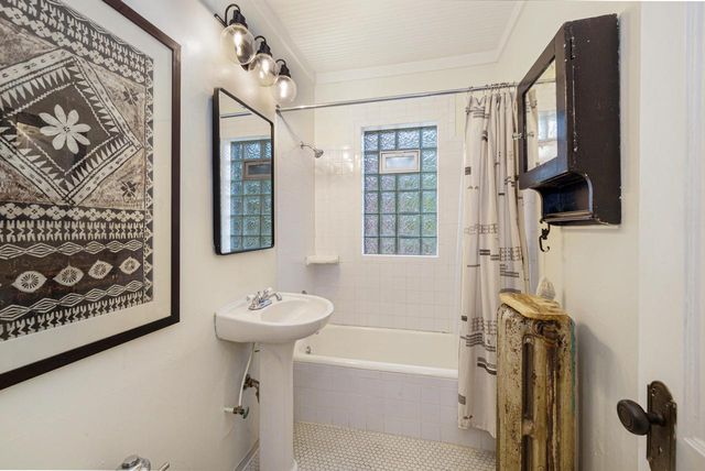 2537 N Downer AVENUE #15, Milwaukee, WI 53211