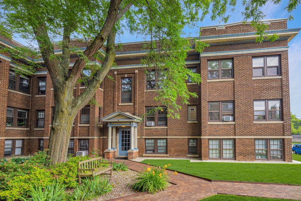2537 N Downer AVENUE #15, Milwaukee, WI 53211