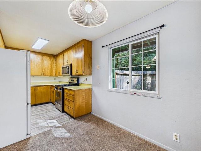 217 Blue Rock Road, Garberville, CA 95542