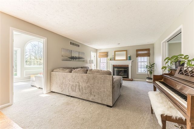 18 Stanford, Perinton, NY 14450
