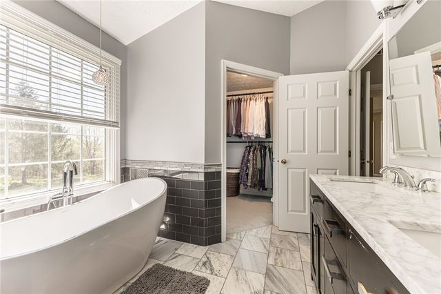 18 Stanford, Perinton, NY 14450