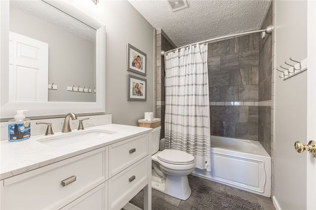 18 Stanford, Perinton, NY 14450
