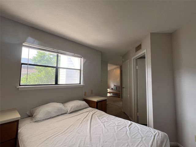 7901 Cambridge Street 22, Houston, TX 77054