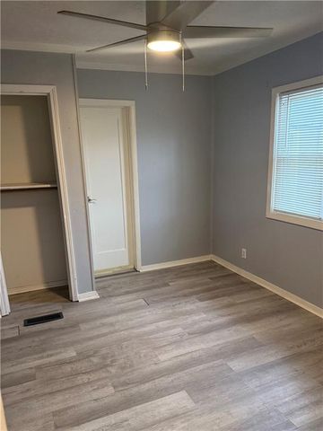 6 S 3rd Street, Louisburg, KS 66053