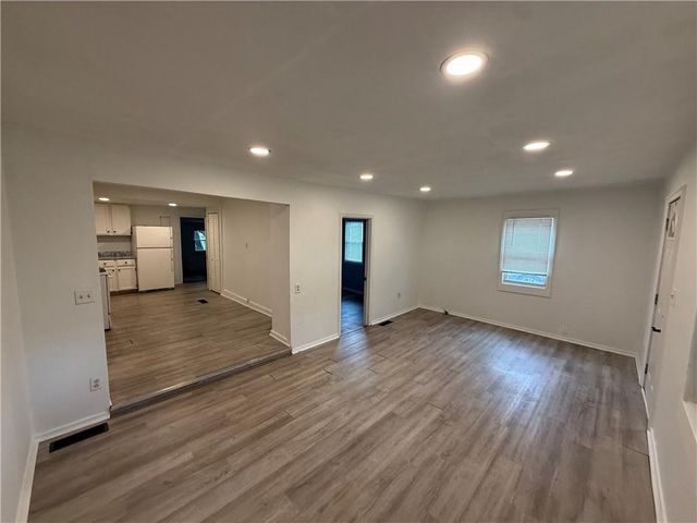 6 S 3rd Street, Louisburg, KS 66053