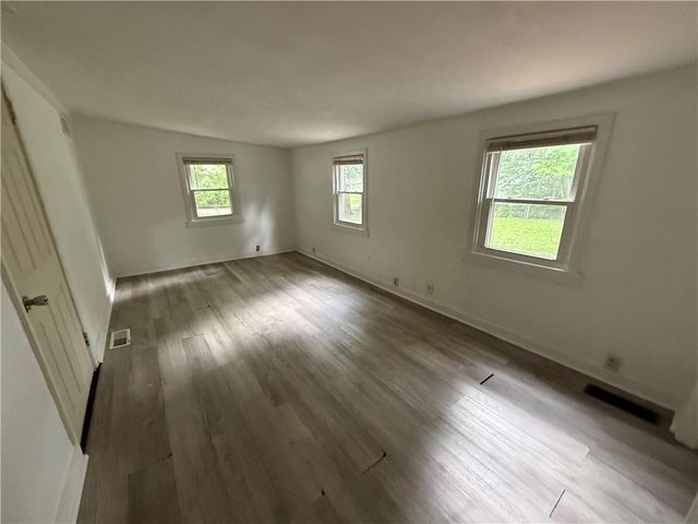 6 S 3rd Street, Louisburg, KS 66053