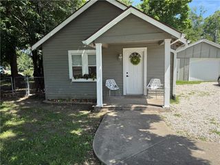 6 S 3rd Street, Louisburg, KS 66053