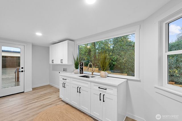 10813 24th Avenue NE, Seattle, WA 98125