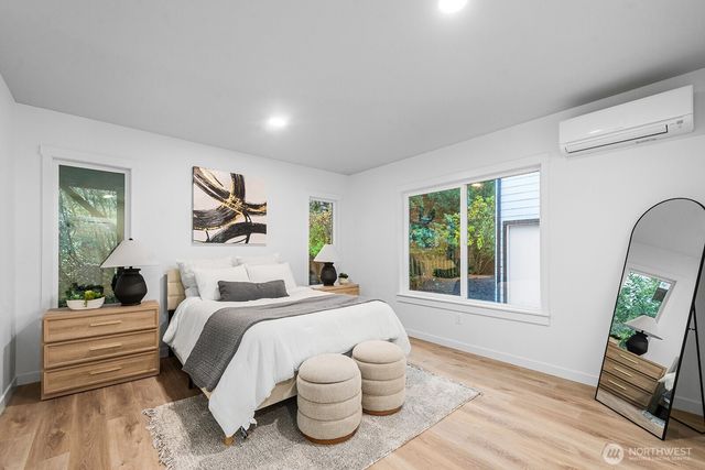 10813 24th Avenue NE, Seattle, WA 98125