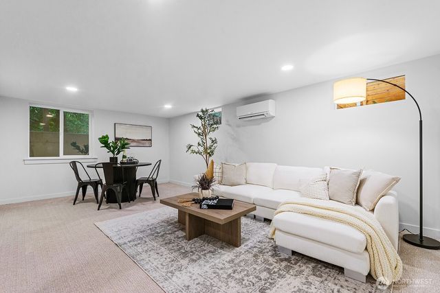 10813 24th Avenue NE, Seattle, WA 98125