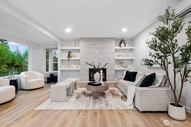 10813 24th Avenue NE, Seattle, WA 98125