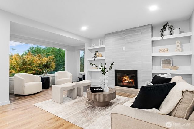 10813 24th Avenue NE, Seattle, WA 98125