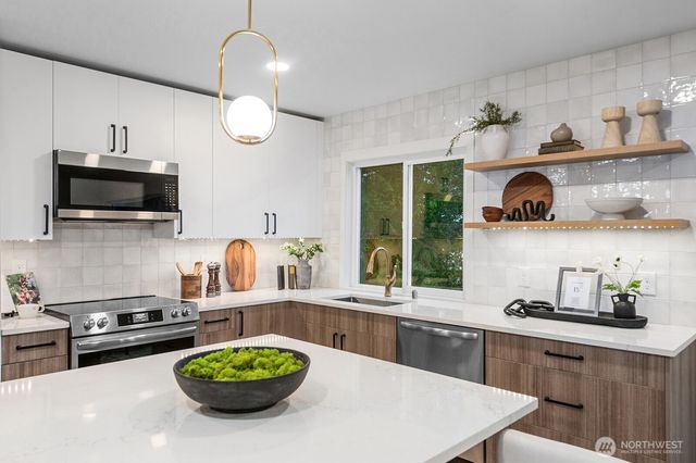 10813 24th Avenue NE, Seattle, WA 98125