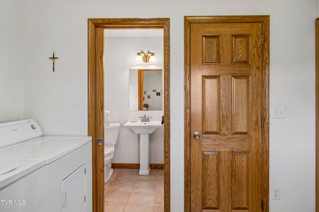 1655 Mary Lamons Road, Afton, TN 37616