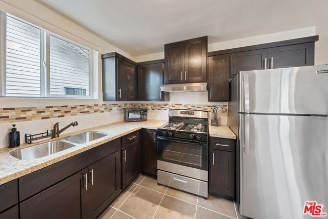 5912 S Flower Street, Los Angeles, CA 90003