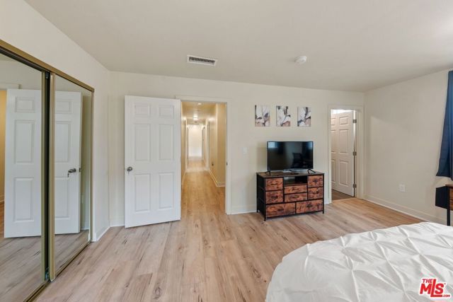 5912 S Flower Street, Los Angeles, CA 90003