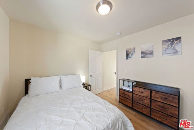 5912 S Flower Street, Los Angeles, CA 90003