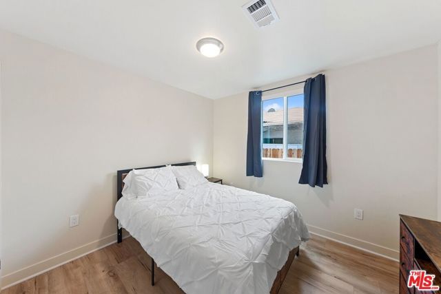 5912 S Flower Street, Los Angeles, CA 90003