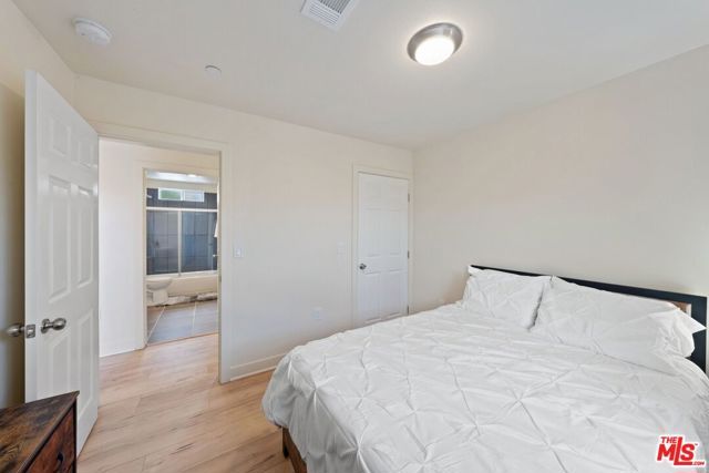 5912 S Flower Street, Los Angeles, CA 90003