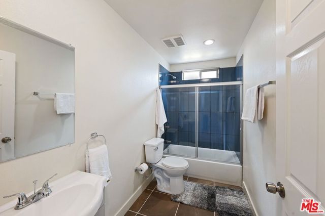 5912 S Flower Street, Los Angeles, CA 90003