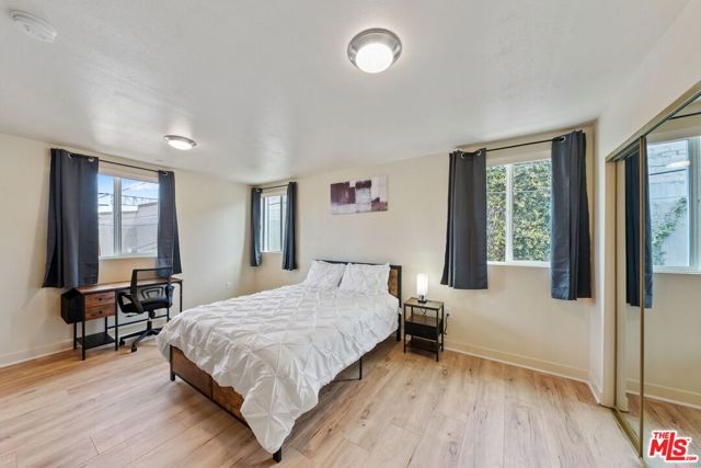 5912 S Flower Street, Los Angeles, CA 90003