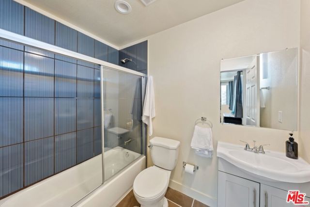 5912 S Flower Street, Los Angeles, CA 90003