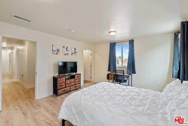 5912 S Flower Street, Los Angeles, CA 90003