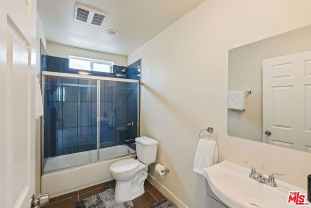 5912 S Flower Street, Los Angeles, CA 90003