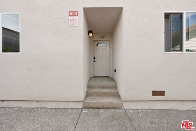 5912 S Flower Street, Los Angeles, CA 90003