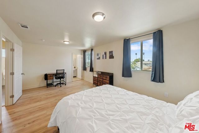 5912 S Flower Street, Los Angeles, CA 90003