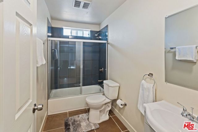 5912 S Flower Street, Los Angeles, CA 90003