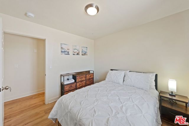 5912 S Flower Street, Los Angeles, CA 90003