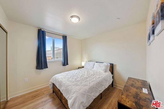 5912 S Flower Street, Los Angeles, CA 90003