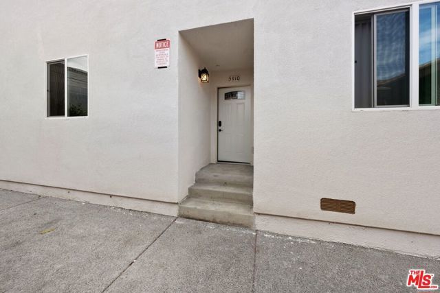 5912 S Flower Street, Los Angeles, CA 90003