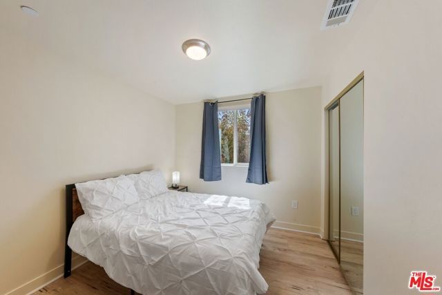 5912 S Flower Street, Los Angeles, CA 90003