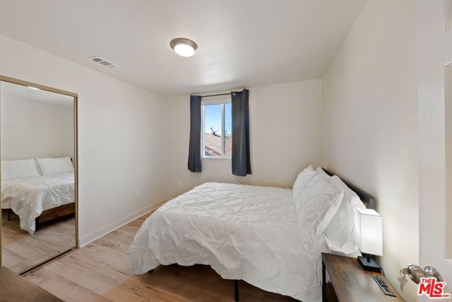 5912 S Flower Street, Los Angeles, CA 90003