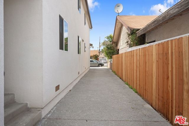 5912 S Flower Street, Los Angeles, CA 90003