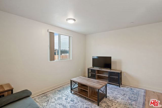 5912 S Flower Street, Los Angeles, CA 90003